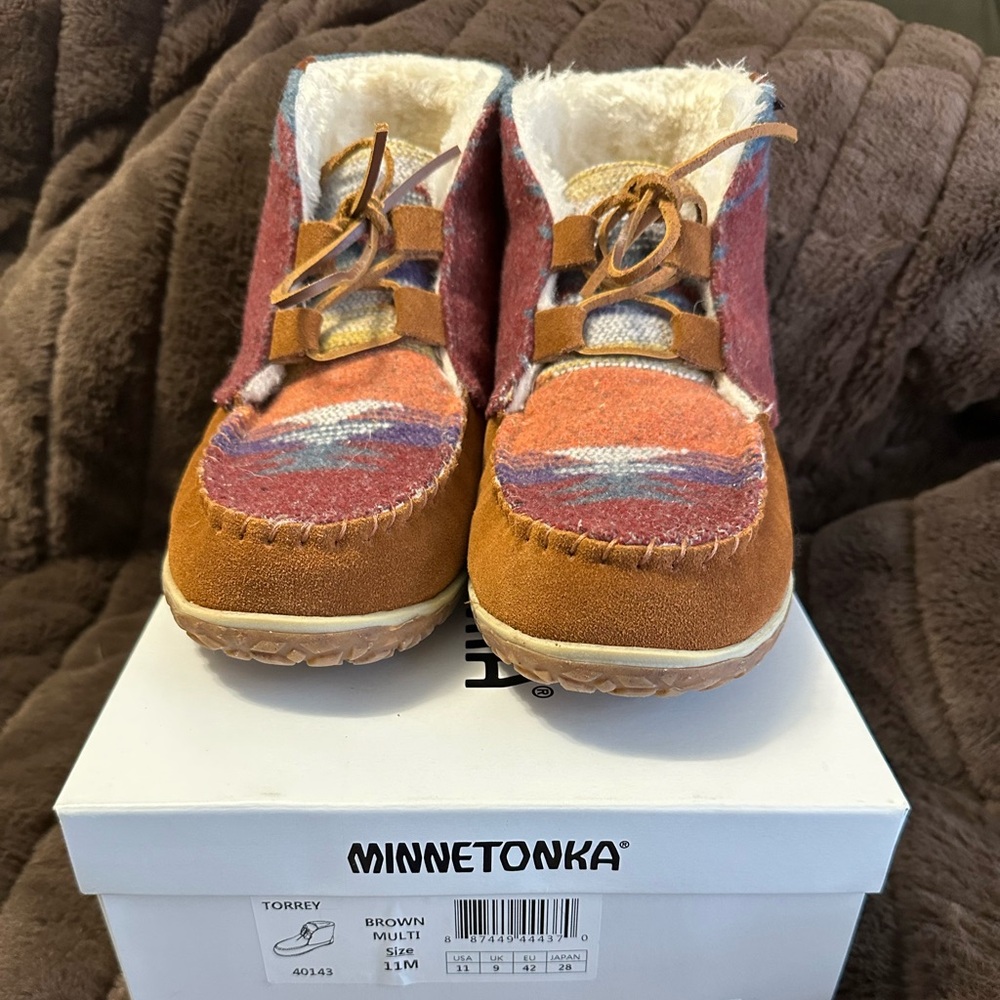Minnetonka Torrey Slippers Size11